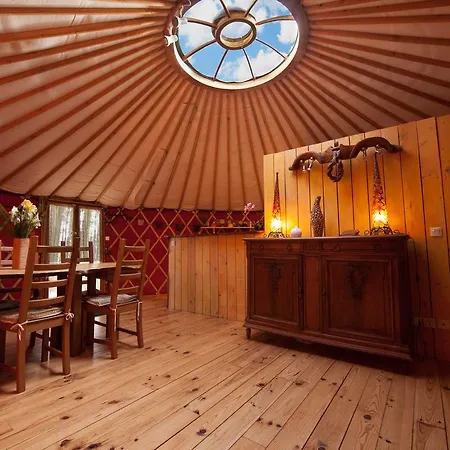 Yourte Cantal Lodge *